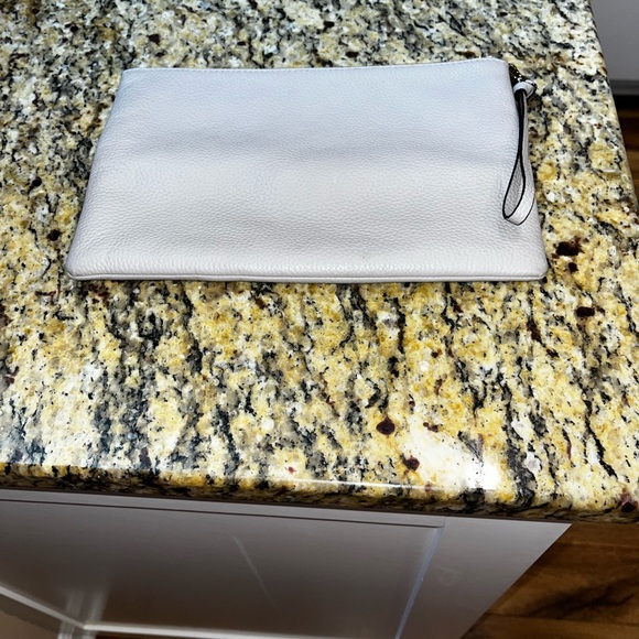 Kate Spade Large Pebbled Leather Envelope Wristlet 7X11 EUC - Picture 4 of 5